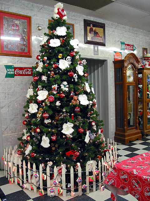 christmas comes to the country store   12-01-04