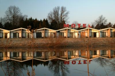 Motel.jpg
