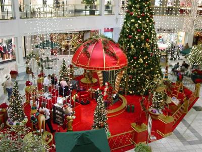 Green Hills Mall Santa