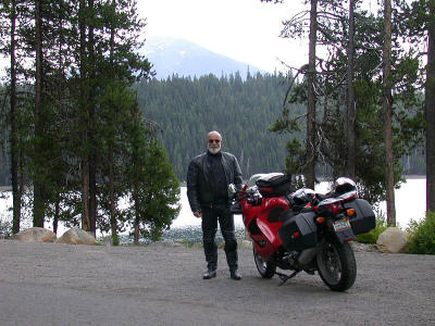 Mr. Digi poses at Elk Lake (photo by Mrs. Digi)