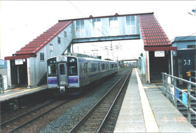 Commuter train stopped at Yadamae Station
