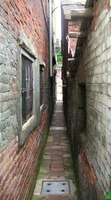 narrow street.jpg