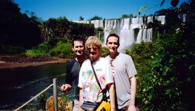 u5/justinleach/medium/41050629.Iguazufallsaftertheboatride1.jpg