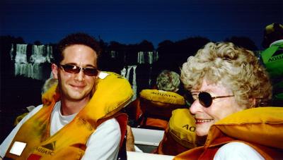 u5/justinleach/medium/41050638.Iguazufallsboatride3.jpg