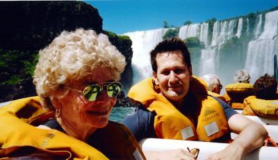 u5/justinleach/medium/41050642.Iguazufallsboatride6.jpg