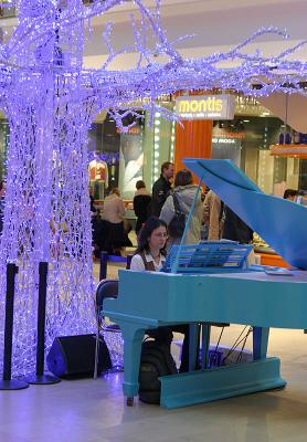 Dec 5: Music in the Mall