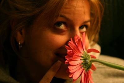 u5/mindymcn/medium/40982044.Jess_flower2.jpg