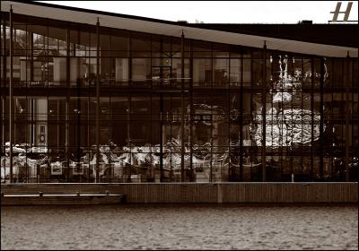 Meta building by Jonas