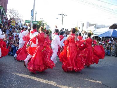 Cumbia in red and white