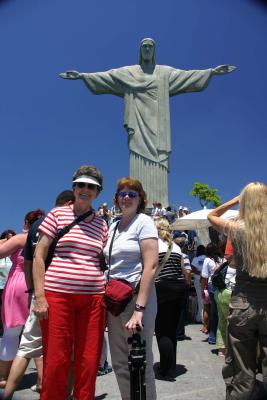 Shirley & Angela in front of Corcovado