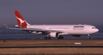 VH- PC  Qantas  A330.jpg