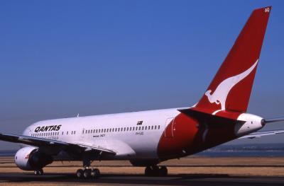 VH-EAQ  Qantas   B767-200.jpg