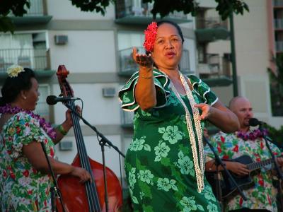 Graceful Hula Hands