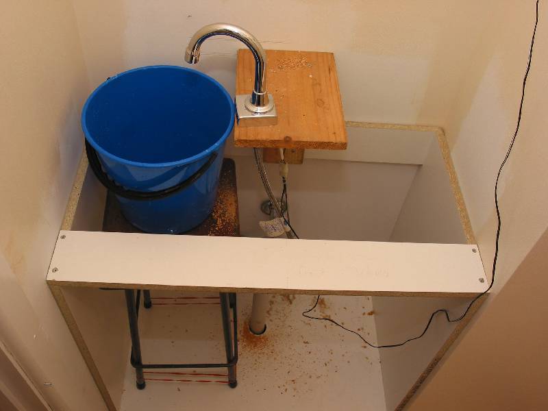 temporary(!) vanity