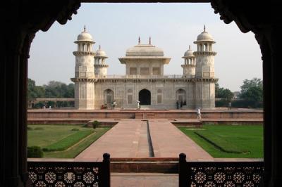 Itimad ud-Duala, Agra
