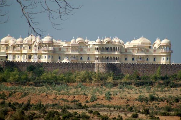 This palace, just off Ranthambhore Road, recently opened as a palace