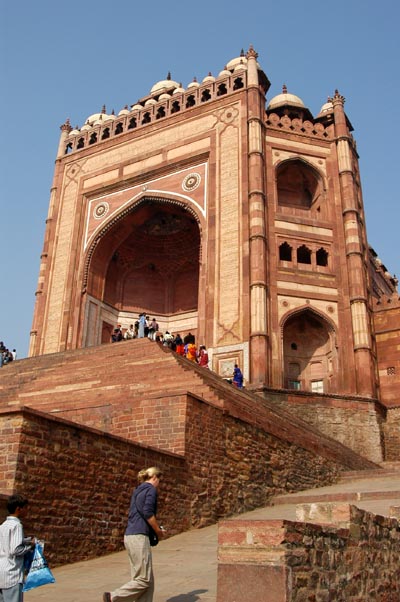 Buland Barwaza, Gate of Victory, built to commemorate Akbars triumph over Gujarat