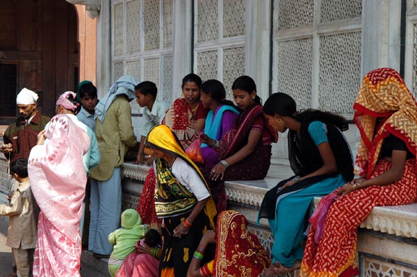 Women visiting the Juma Masjid