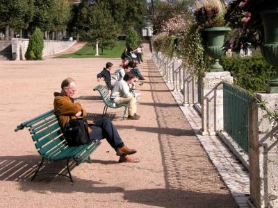 Blois: lunchtime in the episcopal gardens