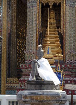 Thailand-Bangkok-Royal Palace - A comfortable statue