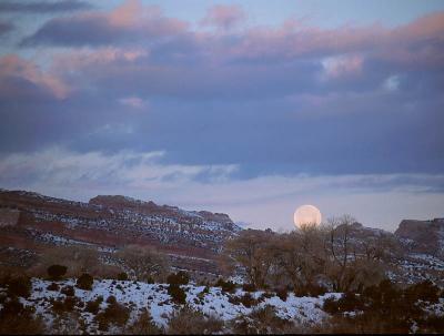 Moonset, Capitol Reef N.P., UT