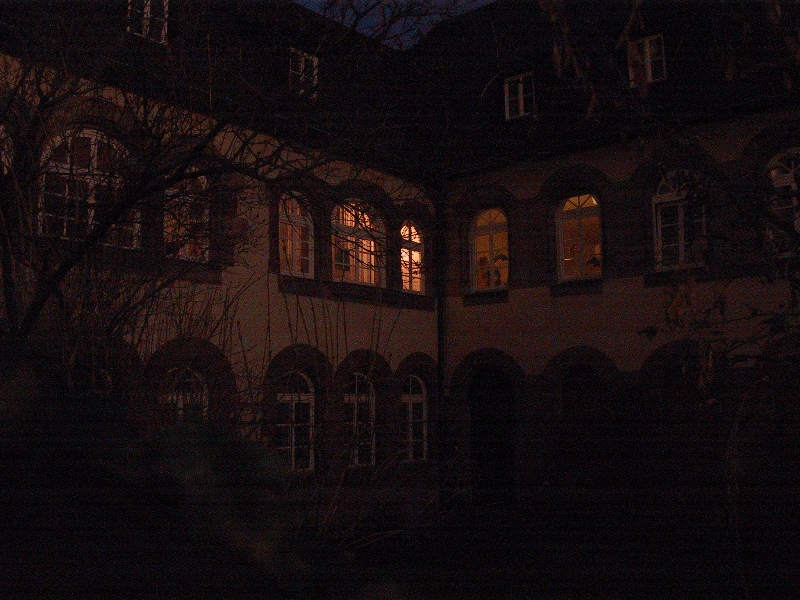 <p align=right><b>Evening window</b><br><font size=2><i>by G. Biondani</i></font></p>