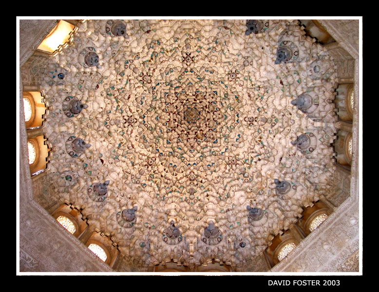 ceiling in sala de dos hermanas