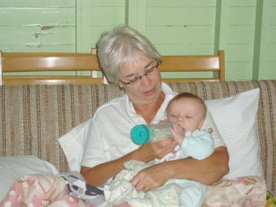 u6/dripool/medium/32667228.GrandmawithhungryMadelyn.jpg