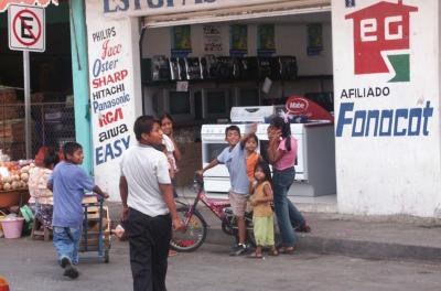 Zihuatanejo street kids