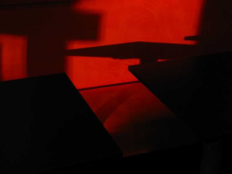 15/12/04 - Red