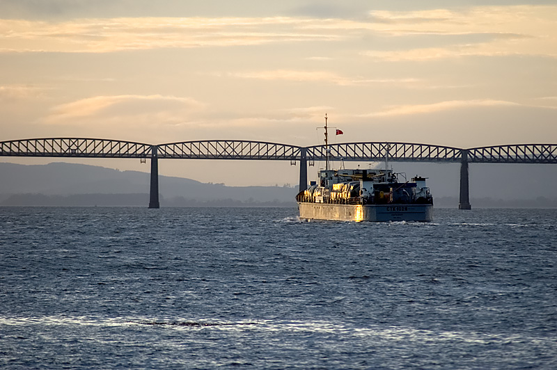 91 Barge Up The Tay.