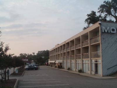 yt_34 - Duke of York Motor Hotel - Landmark on the Waterfront