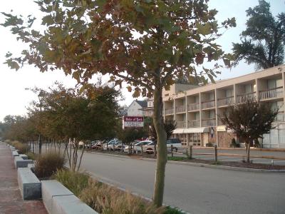 yt_35 - Duke of York Motor Hotel - Landmark on the Waterfront