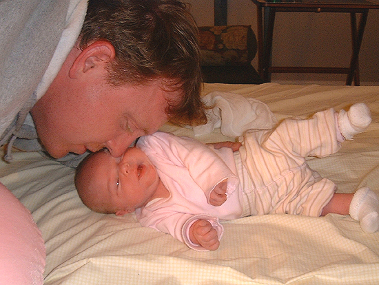 ellie_daddykiss420.jpg