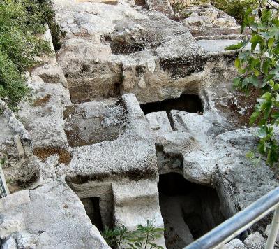 burial of secrets aged 3000 thousand years (in Jerusalem).JPG