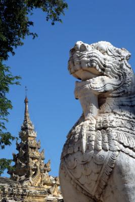 Entrance to Kaunghmudaw Paya