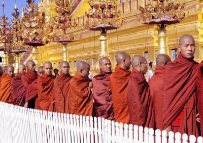Queue of Monks, Shwezigon Paya
