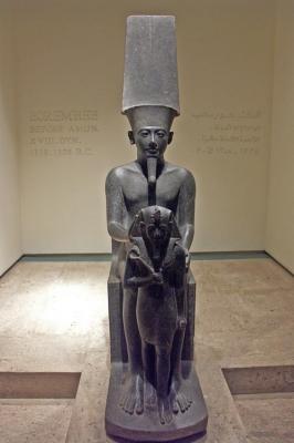 Horemheb in front of Amun