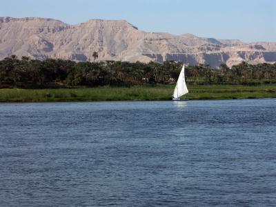 Mountain background for the Nile