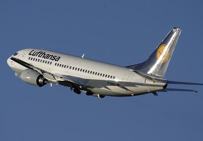 Lufthansa B.737-300 cleans-up its gear