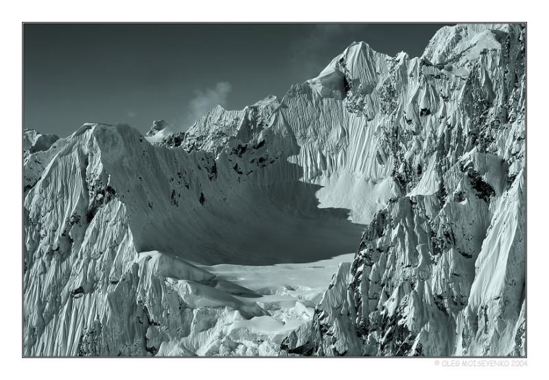 Basin to the East of Mt. Hunter /4,441m./