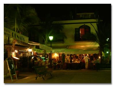 u6/paulandjane/medium/6254968.pdmsquarenight.jpg