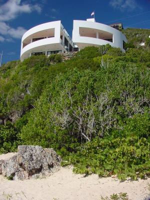 Round villa overlooking Reef Bay