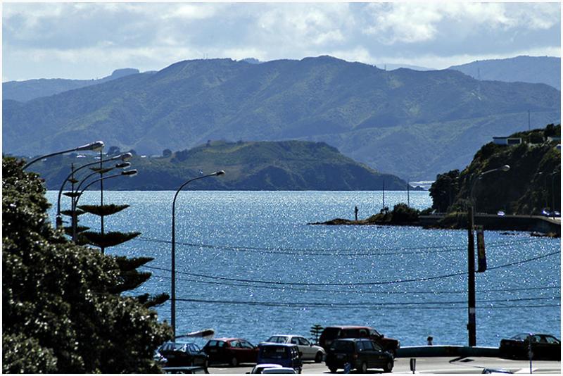 18 Dec 04  - Wellington Harbour