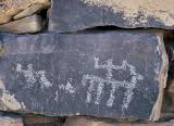 Petroglyphe au seuil dune maison
