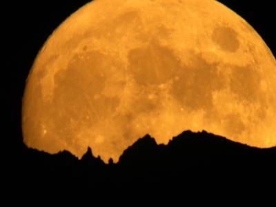 Rising moon over Tsurugidake