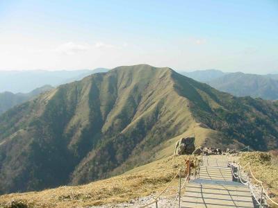 Tsurugi-san - there's the next peak...Jirogyu-yama