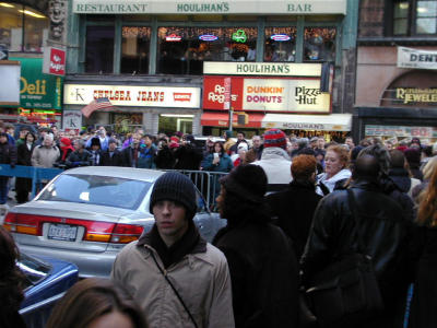 PC281587 crowds near the wtc