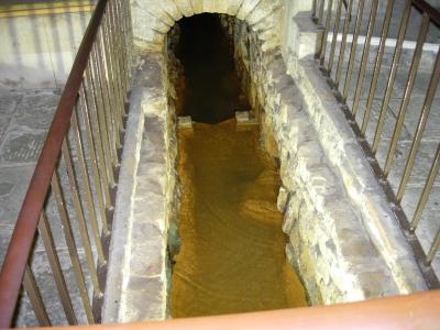 The original Roman drain, still in use.