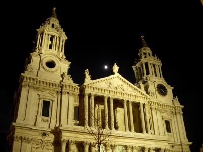 St. Paul's Neoclassical front and the moon.